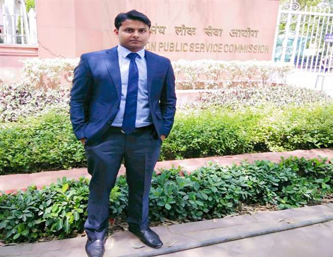 IAS-officer-becomes-son-of-Pan-shop-runner
