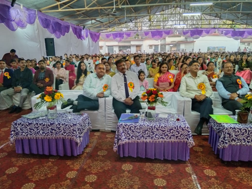 वार्षिकोत्सव् कार्यक्रम में मौजूद अतिथीगण